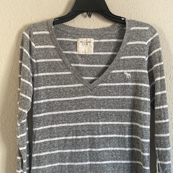 Abercrombie and Fitch V Neck - Picture 3 of 6